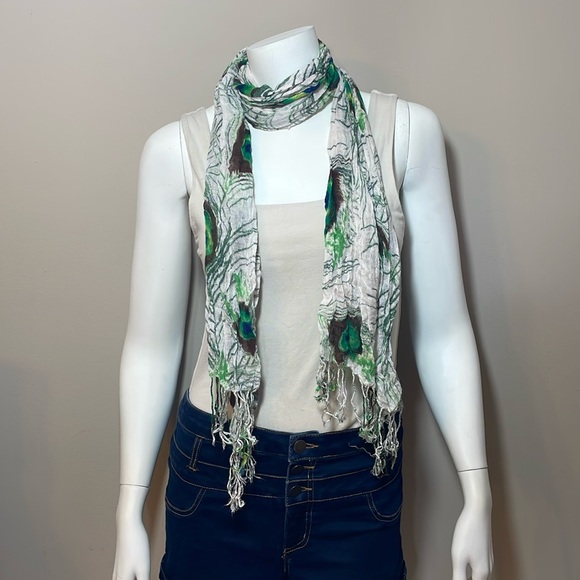 Delia’s Peacock Scarf - Picture 1 of 3